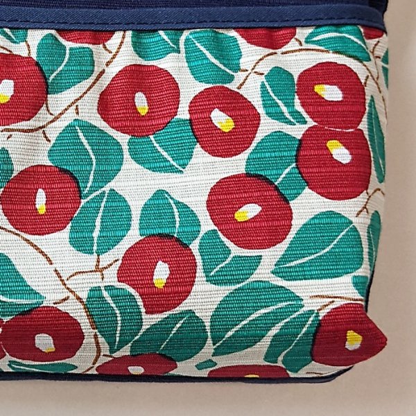 画像3: 竹久夢二/椿柄のポケット付きポーチ3カラー (3)